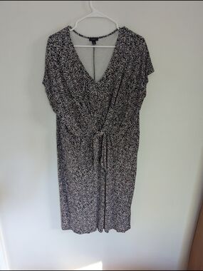 Ann Taylor Black and White Floral-Pattern Midi Dress